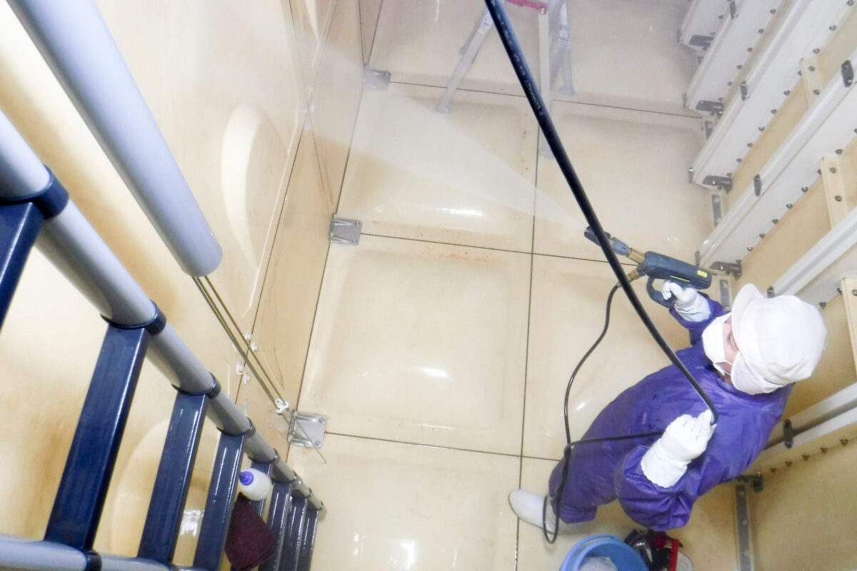 貯水槽清掃 写真